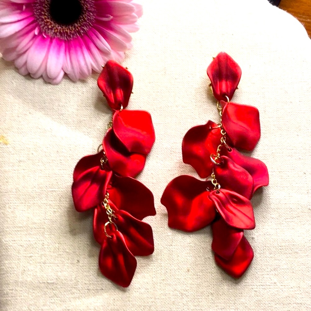 Sexy! Red Metal Petal Tassel Drop Earrings! - Picture 2 of 3